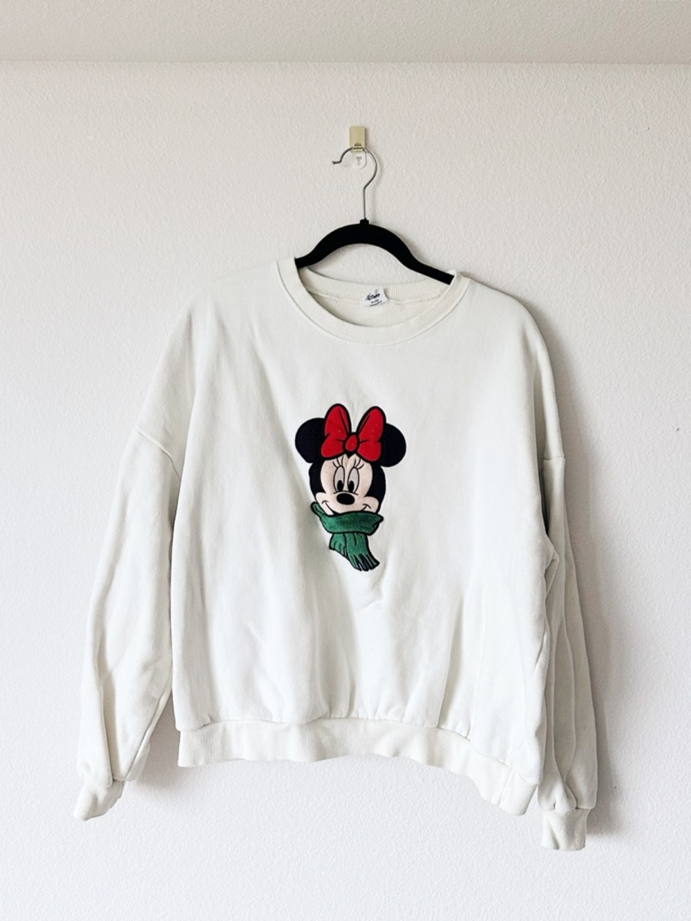 Women’s Minnie Christmas Sweatshirt
